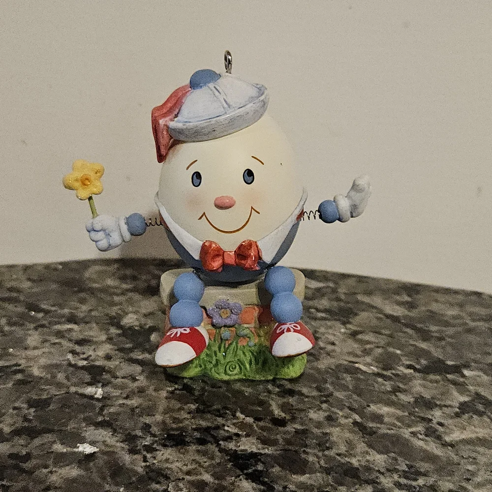 Humpty Dumpty 2009 Hallmark Keepsake Ornament Christmas Holiday Decor